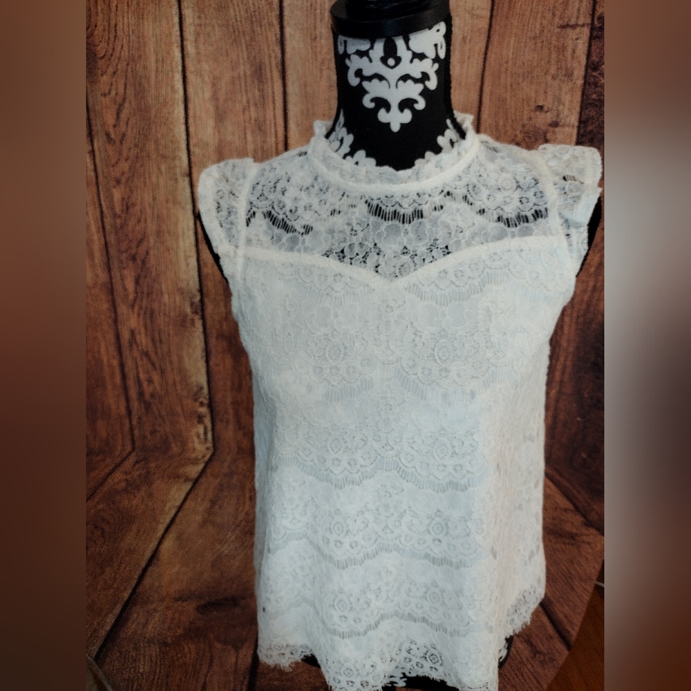 💥NWOT Monteau Los Angeles Creamy White Lace Top